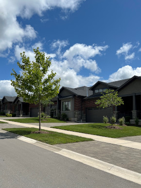 2010-2038 Upperpoint Boulevard/1080, 1090-1118 Upperpoint Avenue London Ontario, Canada