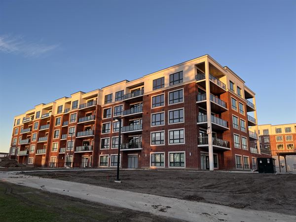 1975, 1995 Fountain Grass Drive London Ontario, Canada